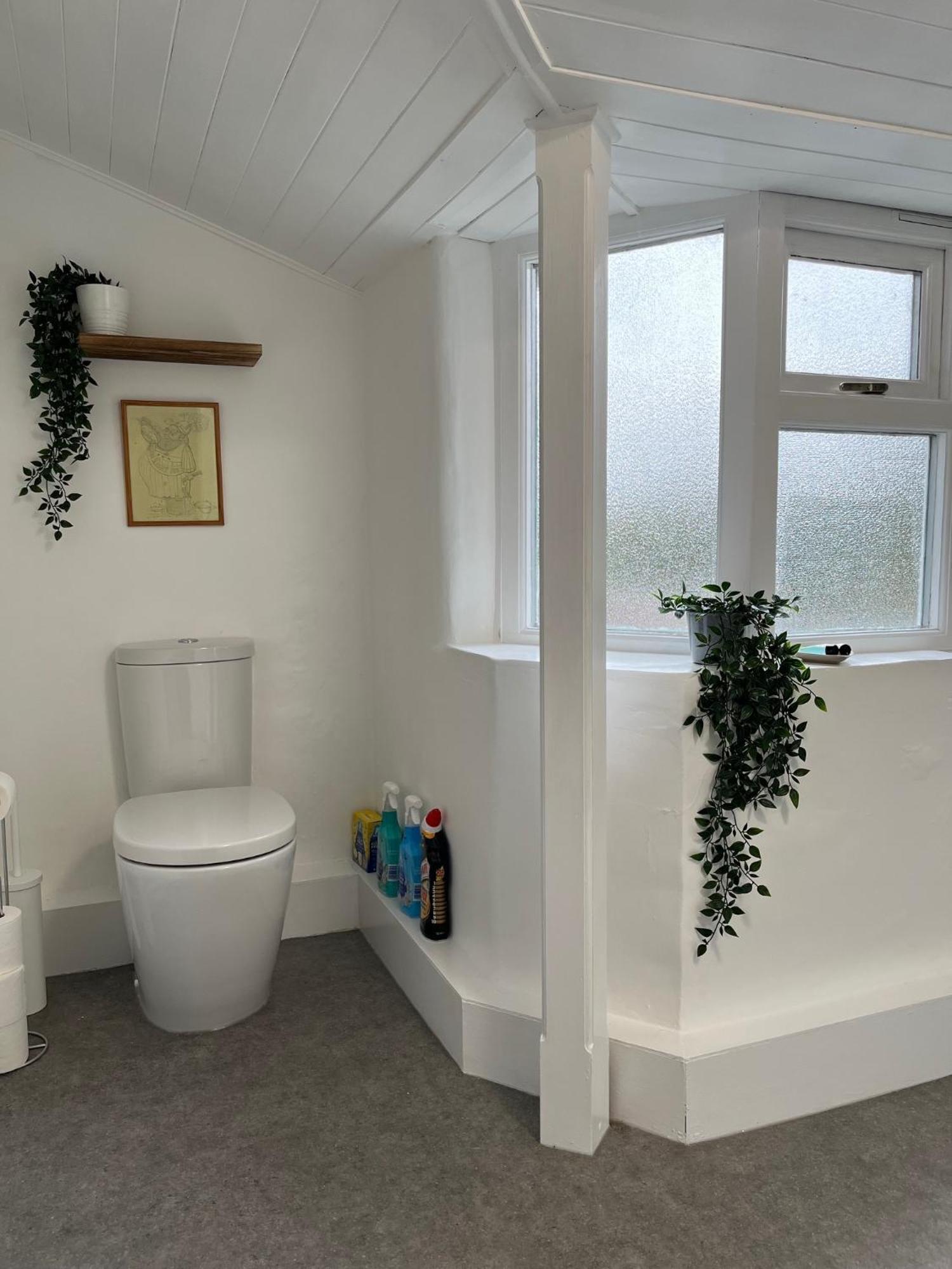 Windmill Cottage Ely Room photo