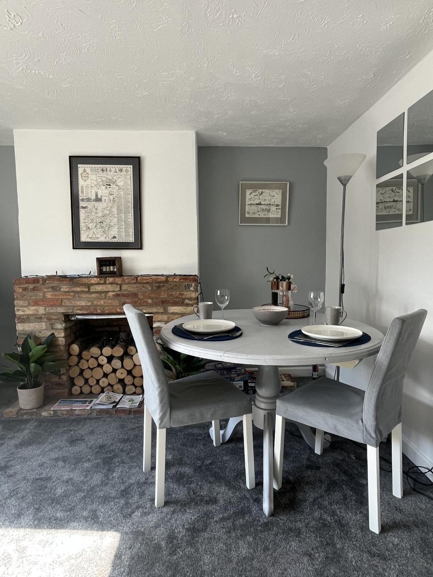 Windmill Cottage Ely Room photo